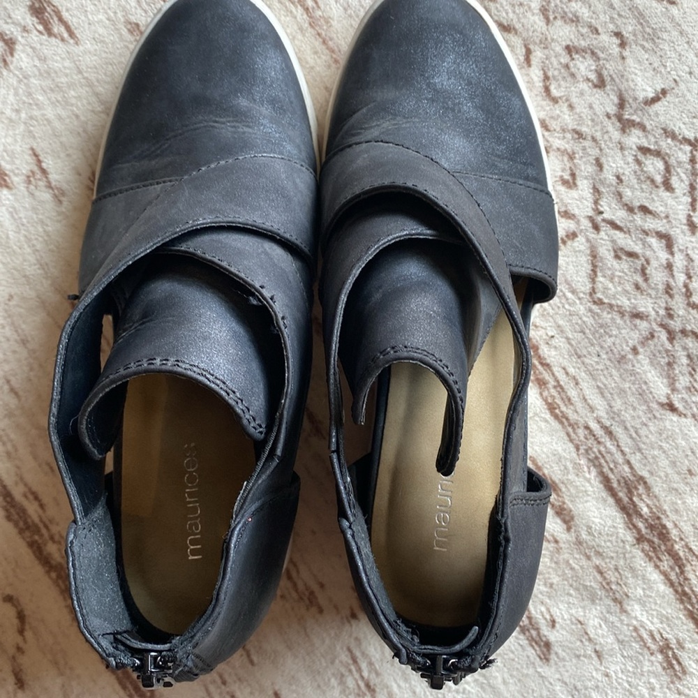 Maurice’s shoes - Picture 5 of 8